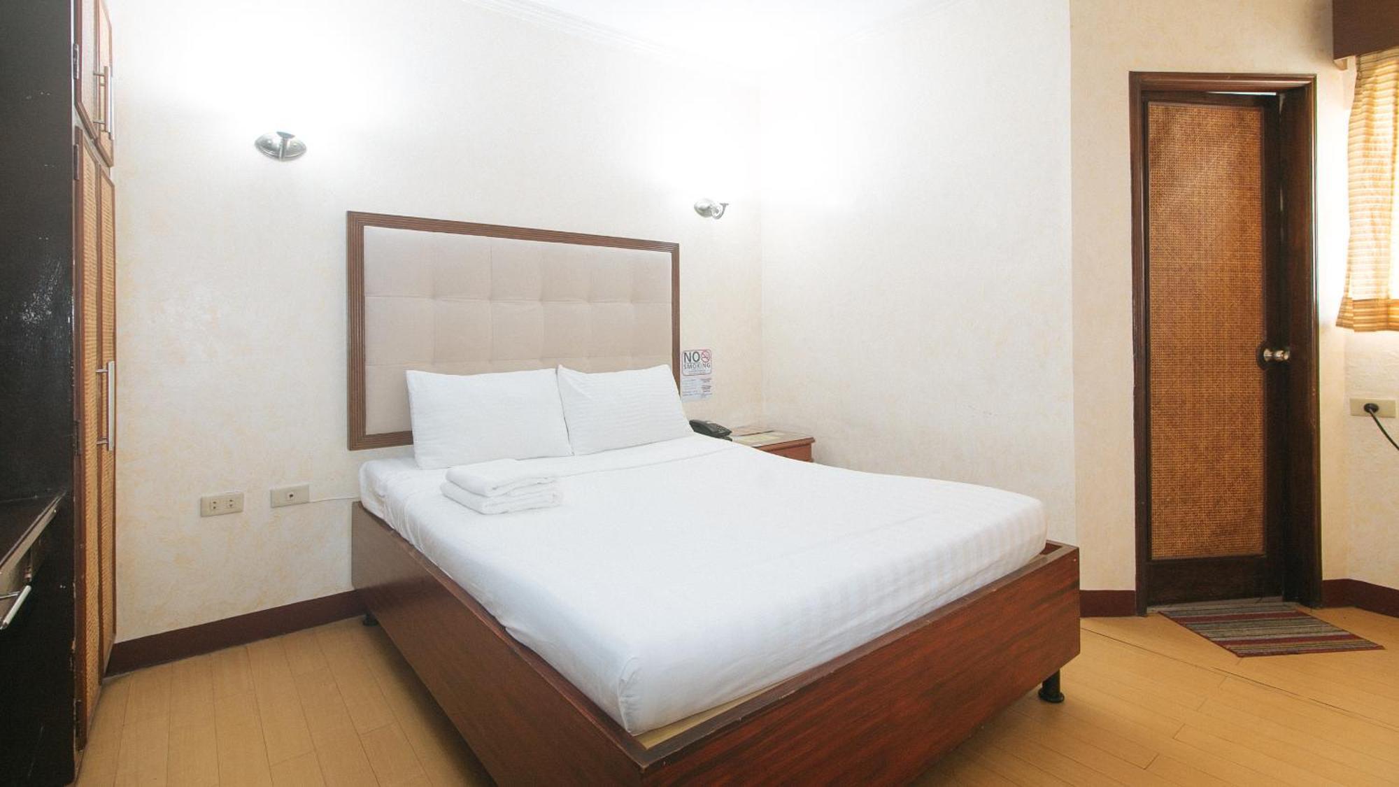 Bliss Hotel Dau Mabalacat Extérieur photo