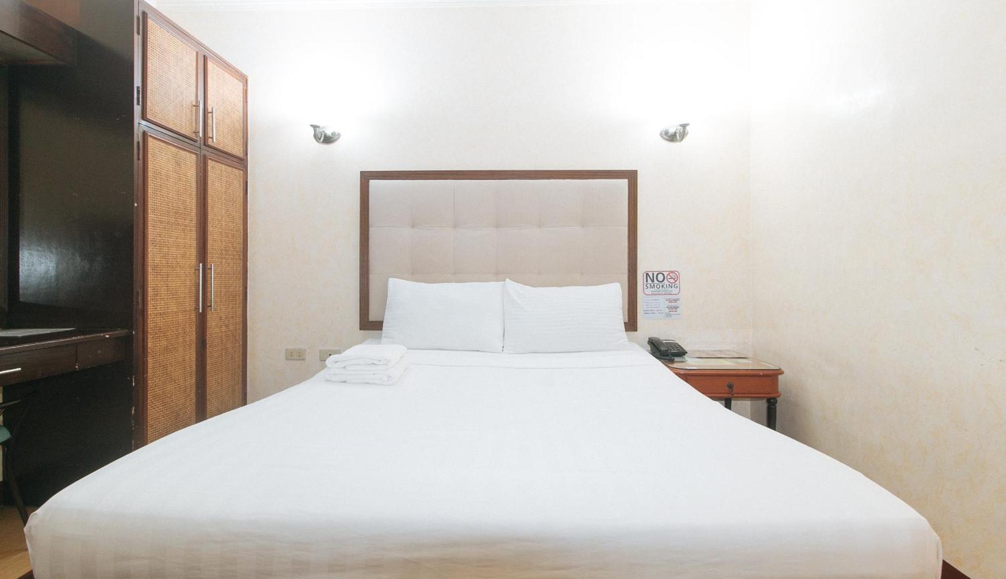 Bliss Hotel Dau Mabalacat Extérieur photo