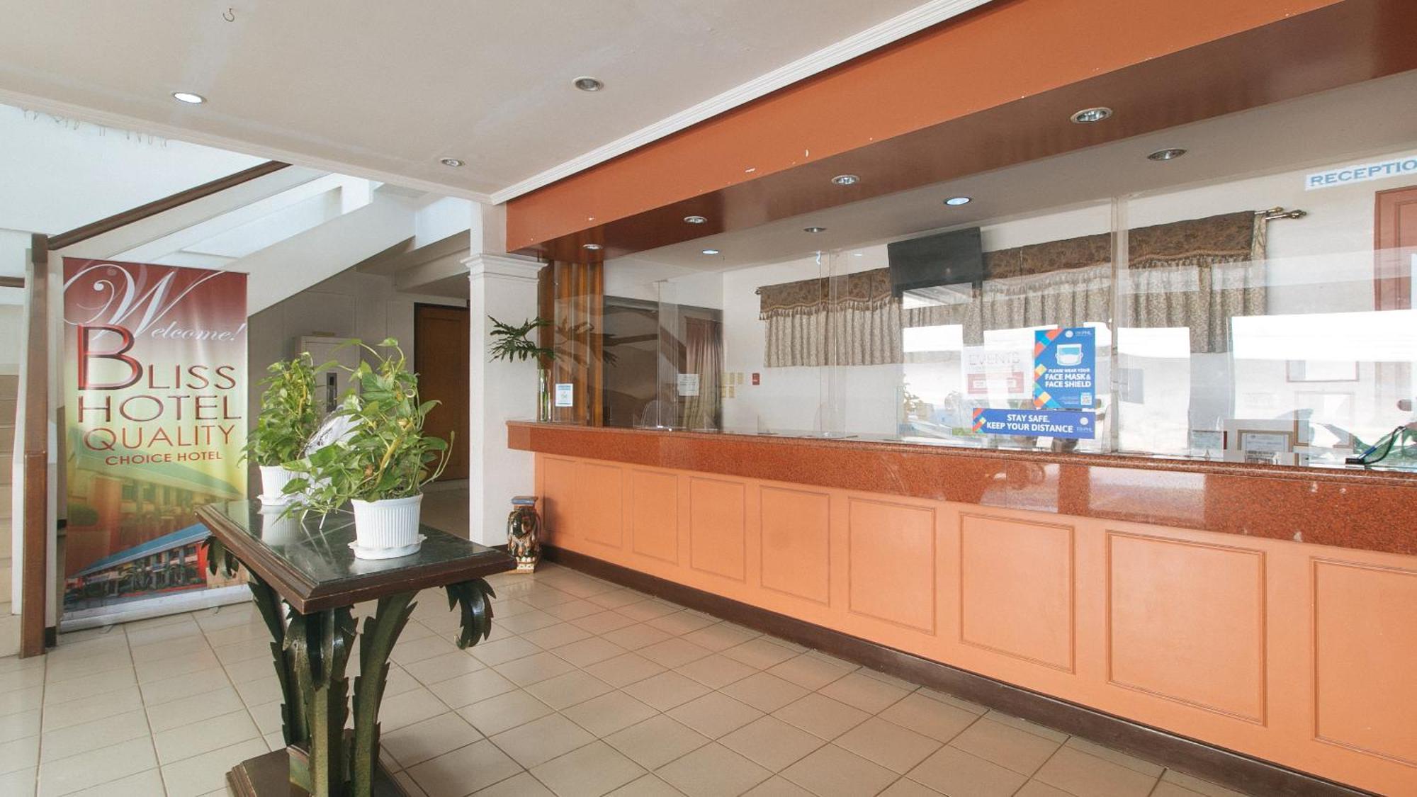 Bliss Hotel Dau Mabalacat Extérieur photo