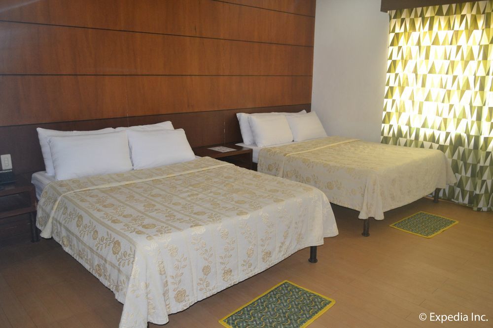 Bliss Hotel Dau Mabalacat Extérieur photo