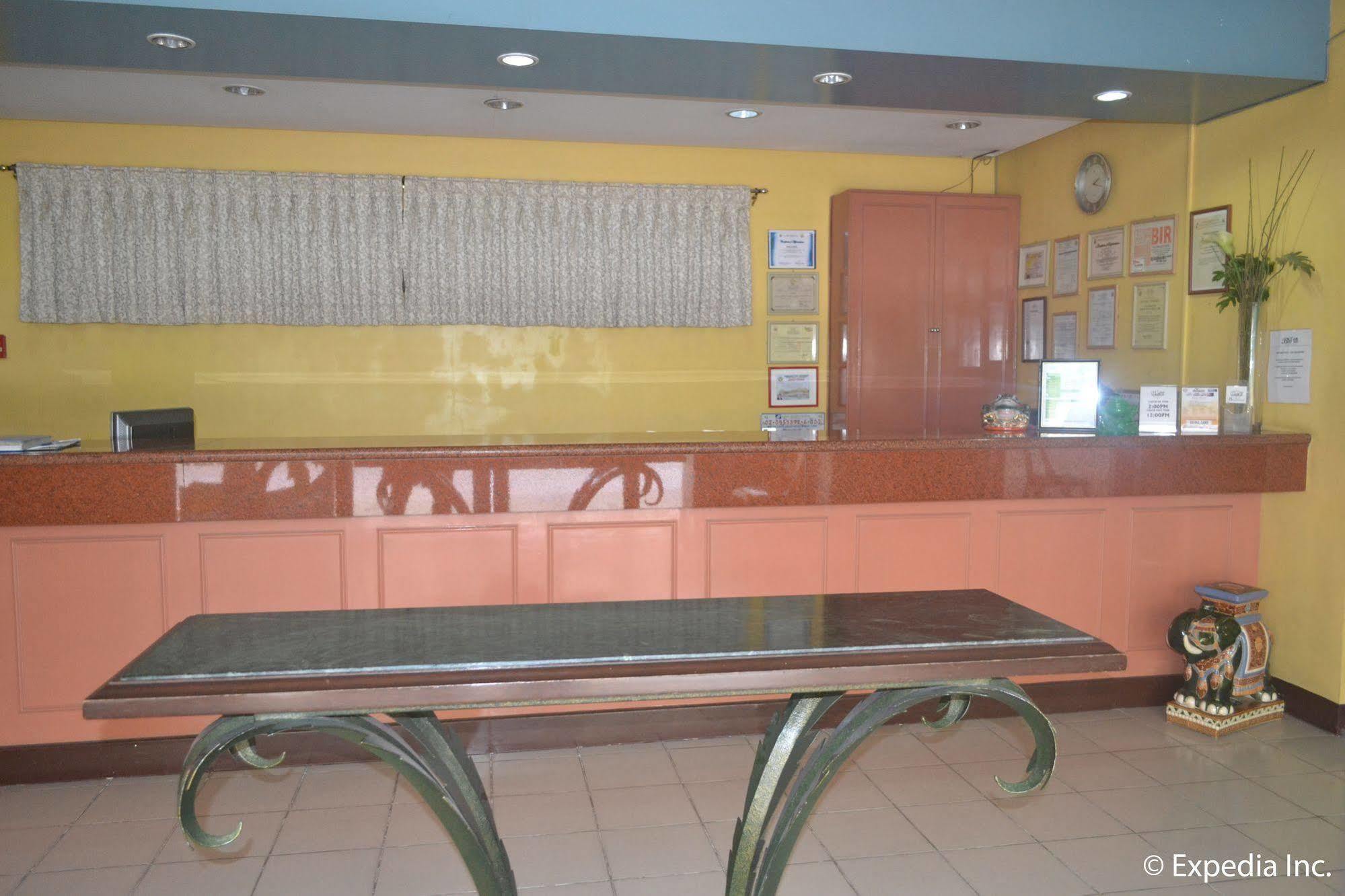 Bliss Hotel Dau Mabalacat Extérieur photo