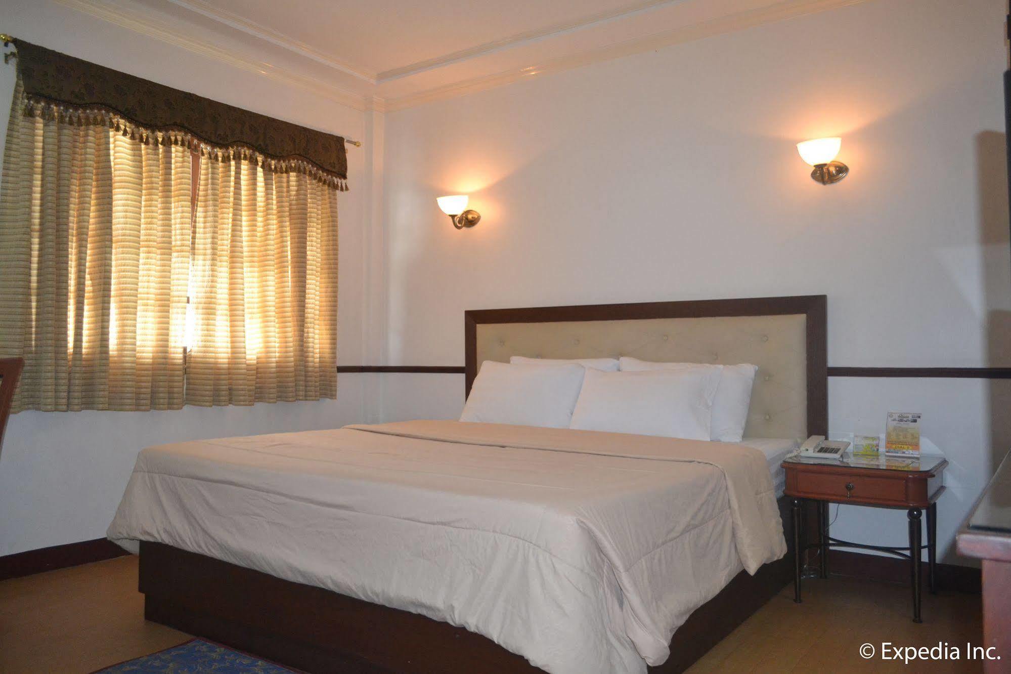 Bliss Hotel Dau Mabalacat Extérieur photo