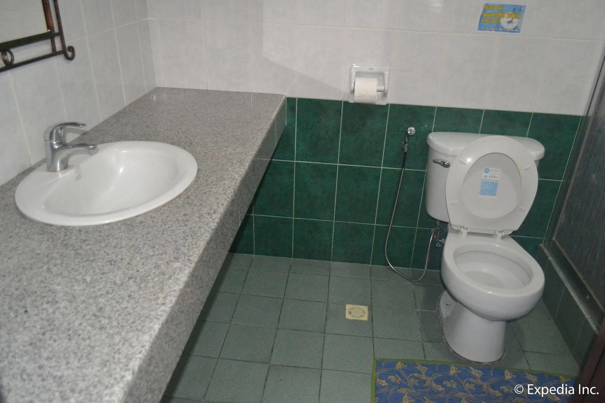 Bliss Hotel Dau Mabalacat Extérieur photo